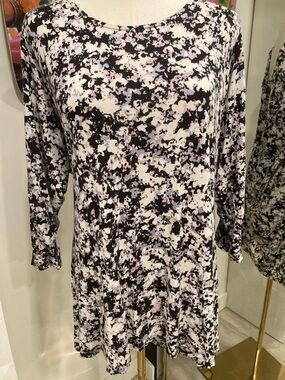 Rose & Olive 3/4 Sleeve Abstract Tunic  - Black, White & Soft Pink
